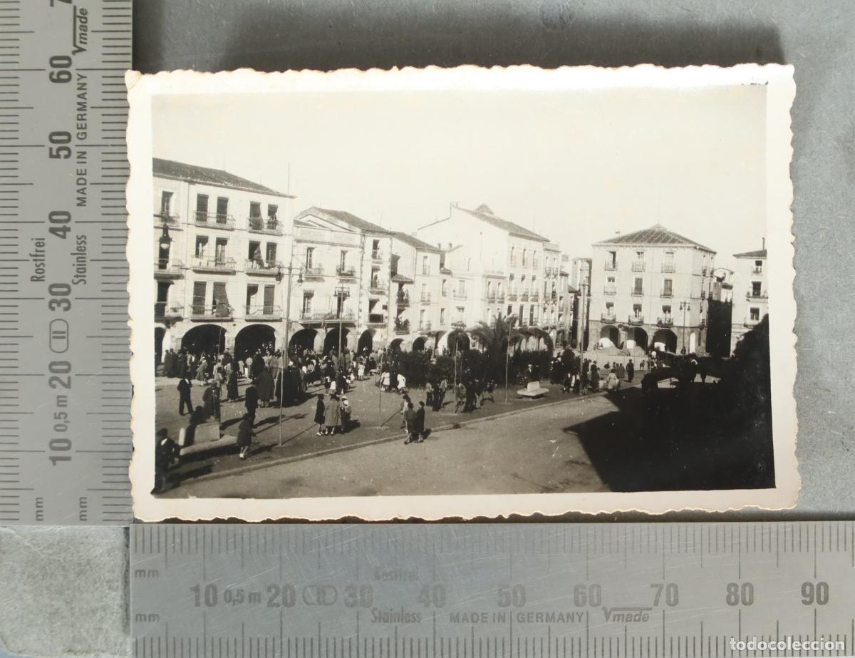 Fotograf&iacute;a antigua: FOTOGRAFIA. Caceres, MERCADO O ACTO CONGREGACION DE PERSONAS hacia 1930