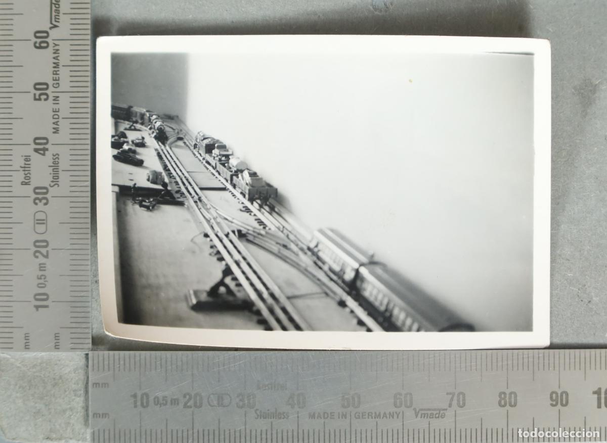 Fotograf&iacute;a antigua: FOTOGRAFIA. Maqueta de tren el&eacute;ctrico - V&iacute;as y vagones hacia 1930