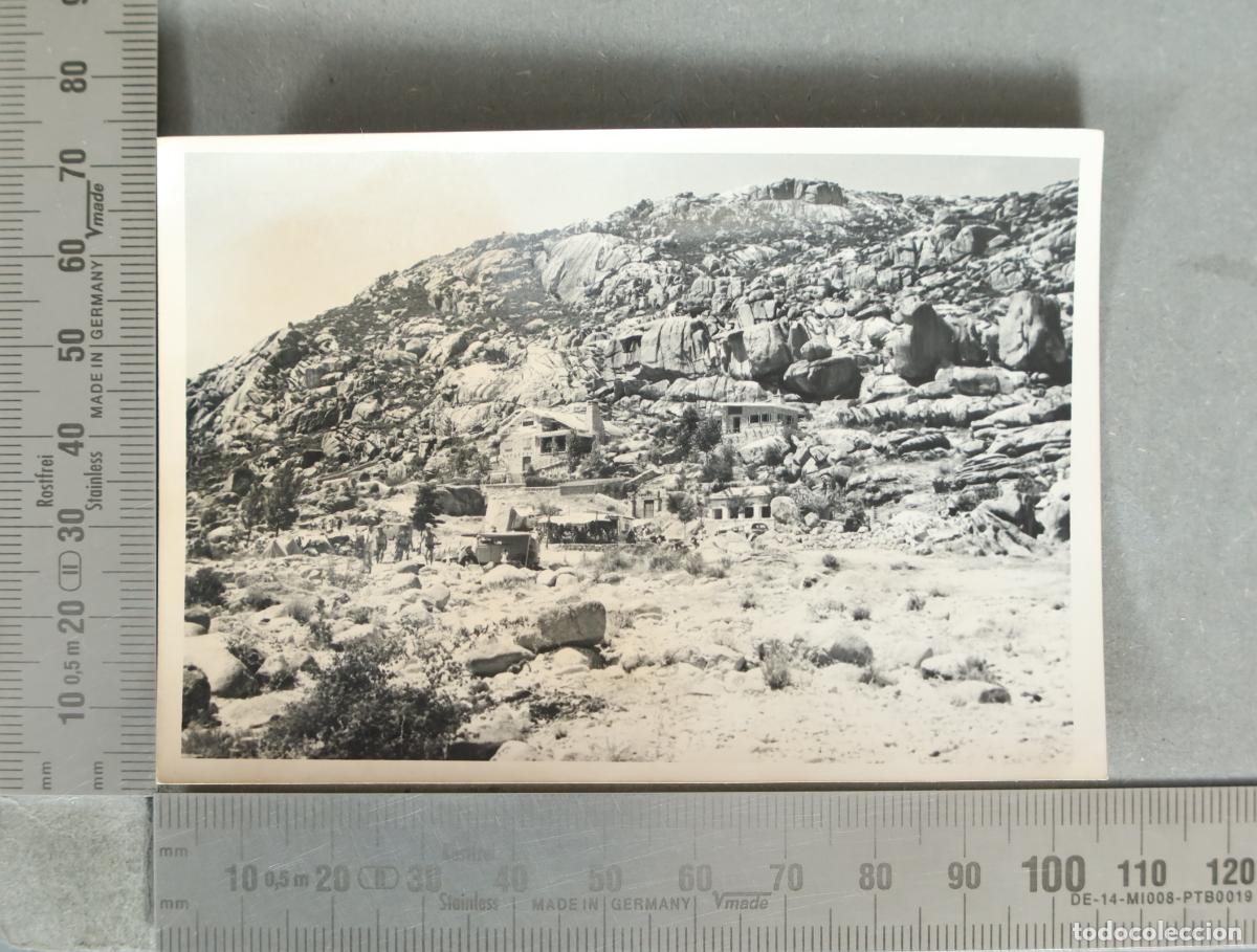 Fotograf&iacute;a antigua: FOTOGRAFIA. Paisaje monta&ntilde;oso con casas y rocas HACIA 1950