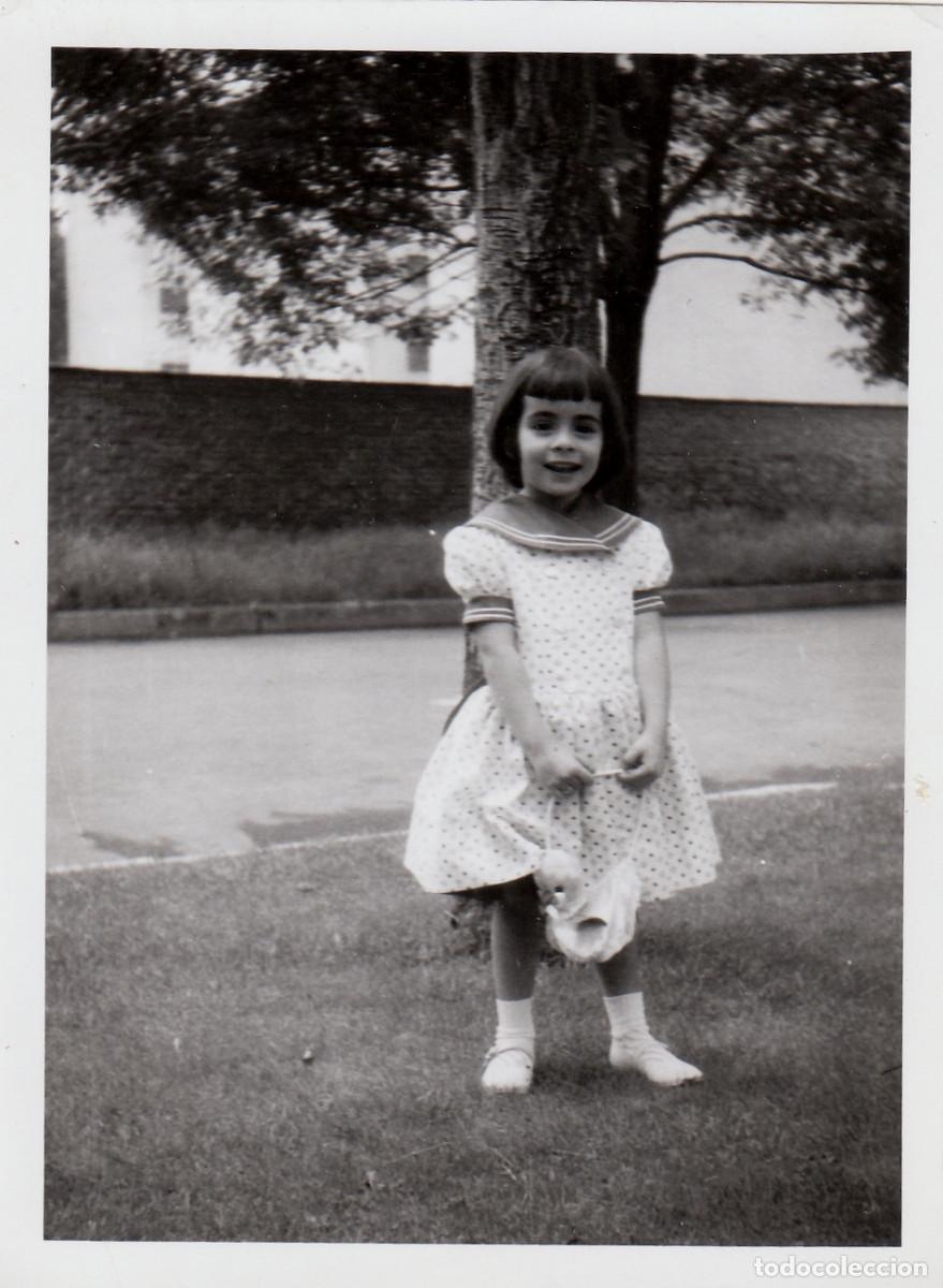 Fotograf&iacute;a antigua: Ni&ntilde;a simp&aacute;tica. A&ntilde;os 50 bm