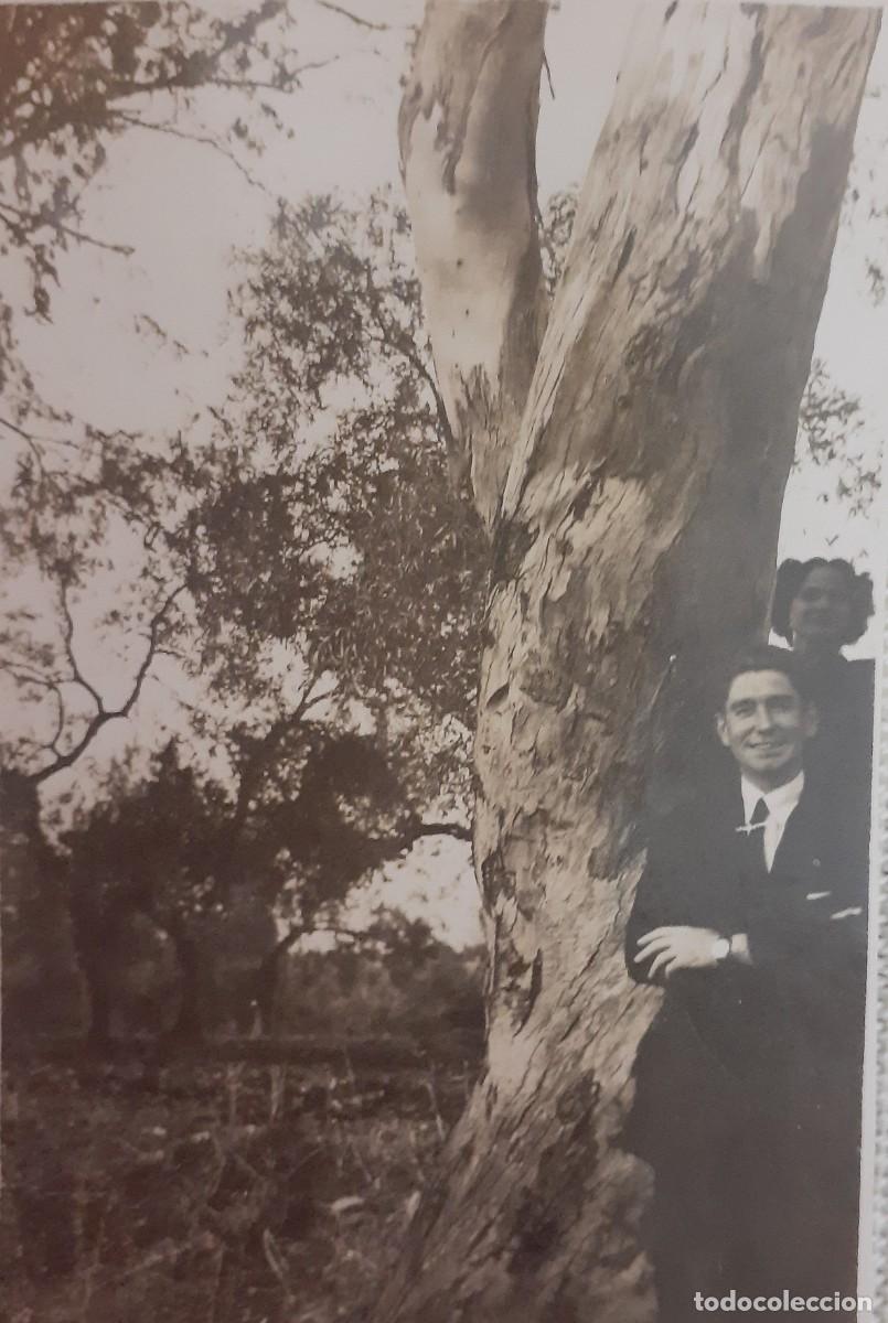 Fotograf&iacute;a antigua: DOS HERMANAS, 1946, ANTOGUA FOTO CAMINO DEL ARROYO DE LA DEHESA, 5,5X8 CM.