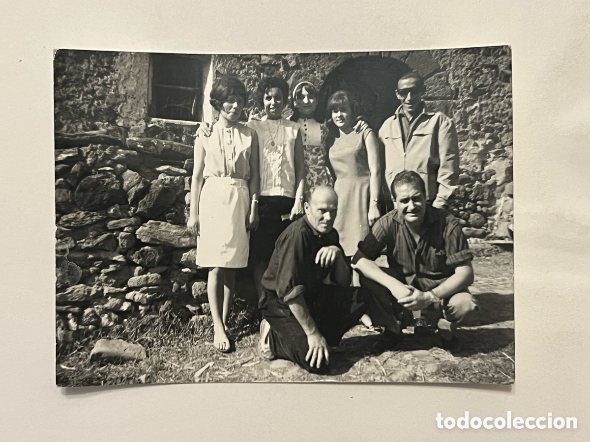 Fotografia antiga: SANT JOAN LES FONTS (Girona) Fotograf&iacute;a en M&aacute;s Sole.. Grupo familiar. Verano de 1965