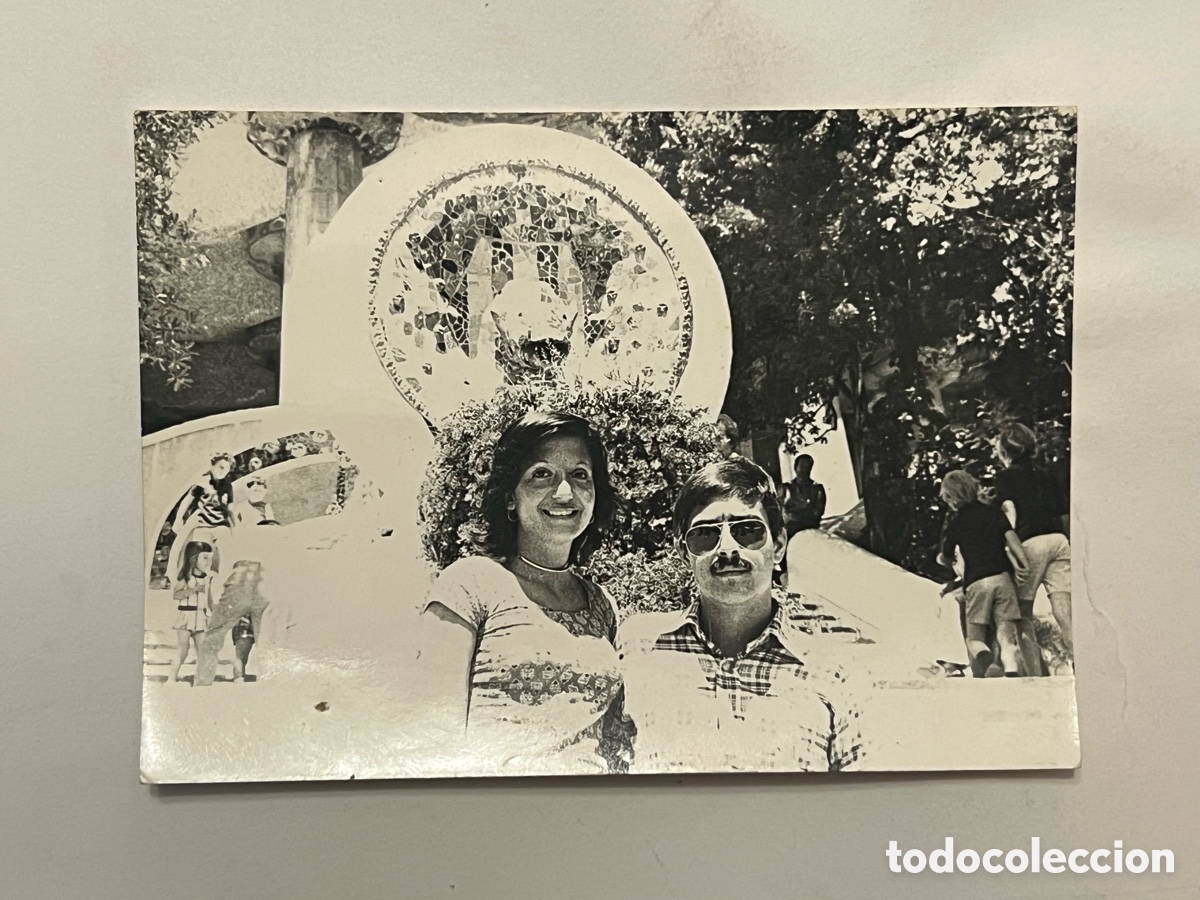 Alte Fotografie: GAUDI, Parque Guell.. Barcelona. Fotograf&iacute;a un d&iacute;a de paseo.. Verano de 1970, Medidas: 7,5 x 10,5
