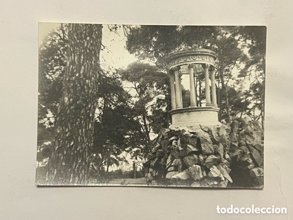 Fotografia antica: GAUDI, Parque Guell.. Barcelona. Fotograf&iacute;a un d&iacute;a de paseo.. Verano de 1970, Medidas: 7,5 x 10,5