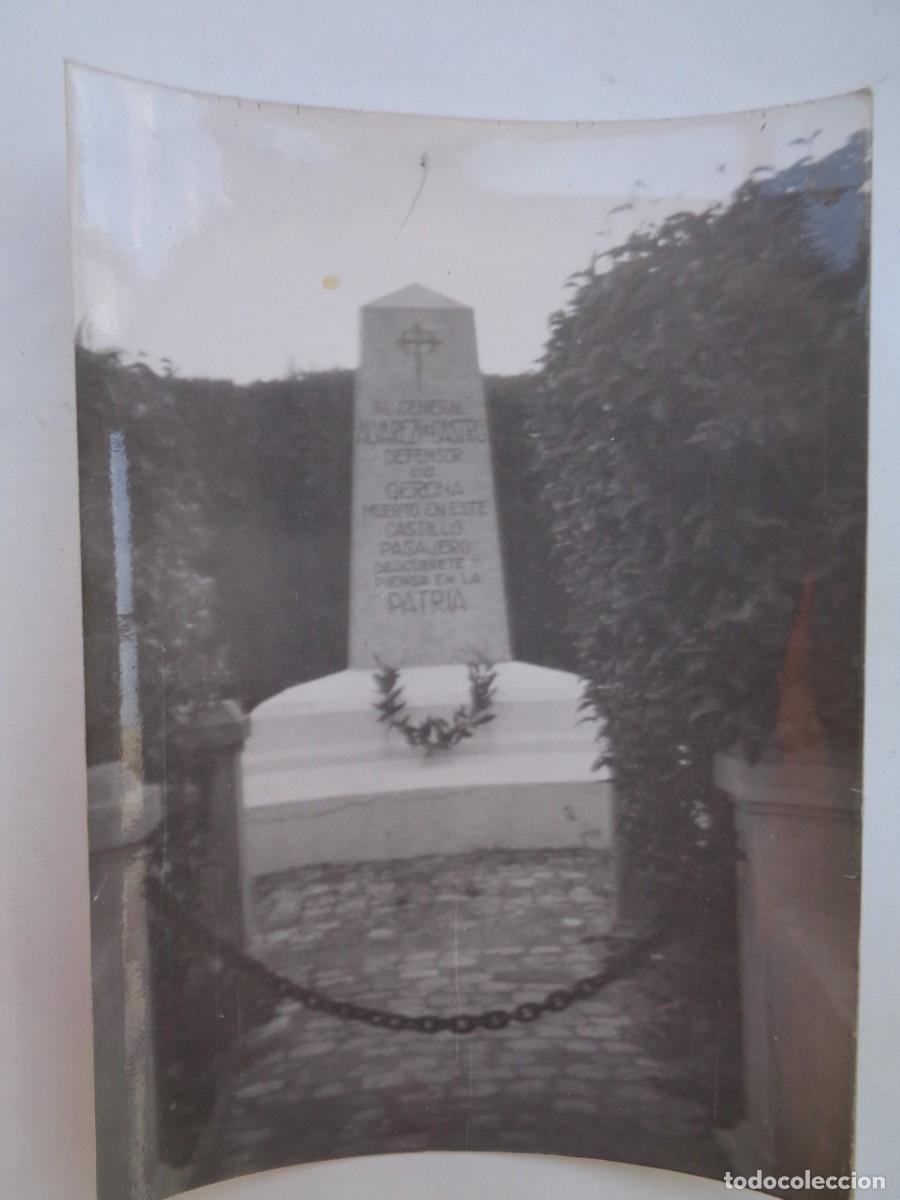 Fotograf&iacute;a antigua: FOTO DEL MONOLITO EN HONOR DEL GENERAL ALVAREZ DE CASTRO, DEFENSOR DE GERONA , 1964