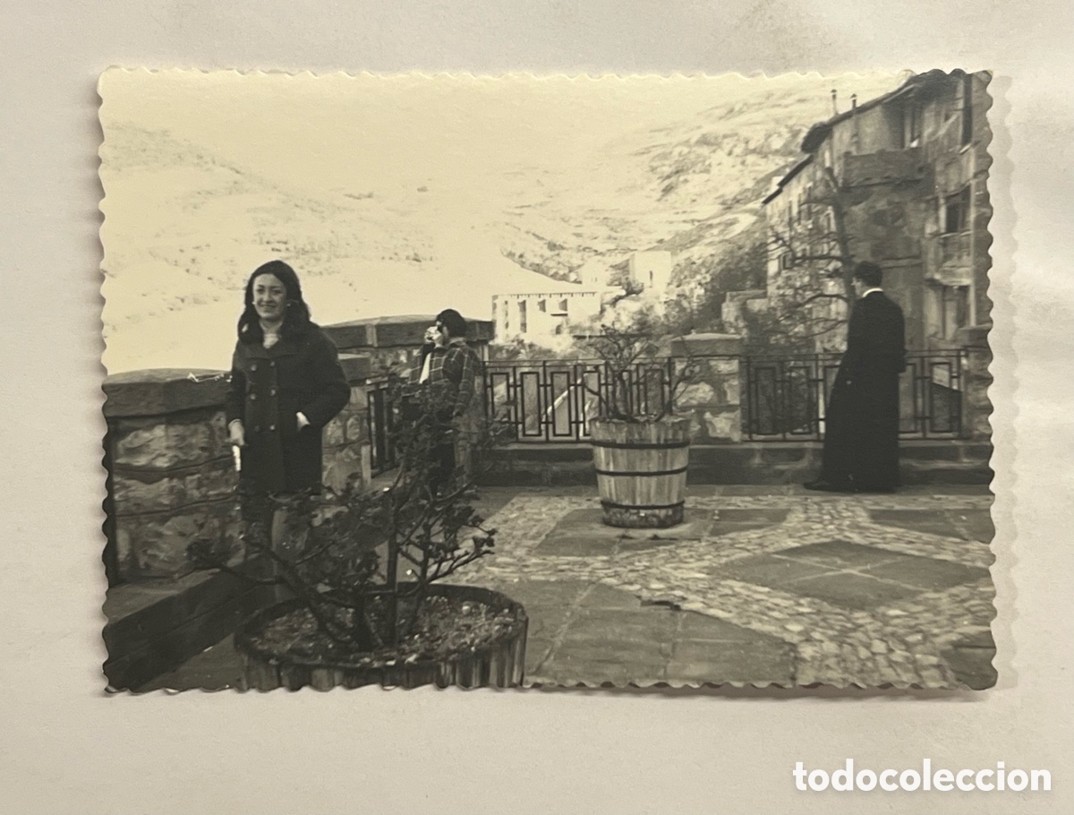 Antique Photography: ALBARRAC&Iacute;N (Teruel) Fotograf&iacute;a Vista parcial desde la Terraza tras una gran nevada. Abril de 1970