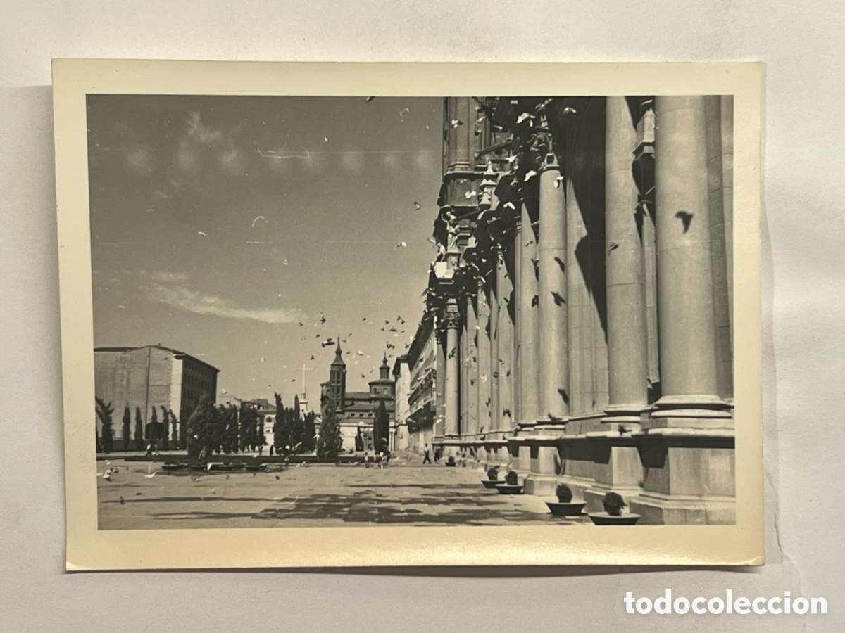 Fotografia antiga: Plaza del Pilar en Zaragoza, con la columnata de la Bas&iacute;lica del Pilar (a.1960) Med&iacute;das: 7,5 x 10,5