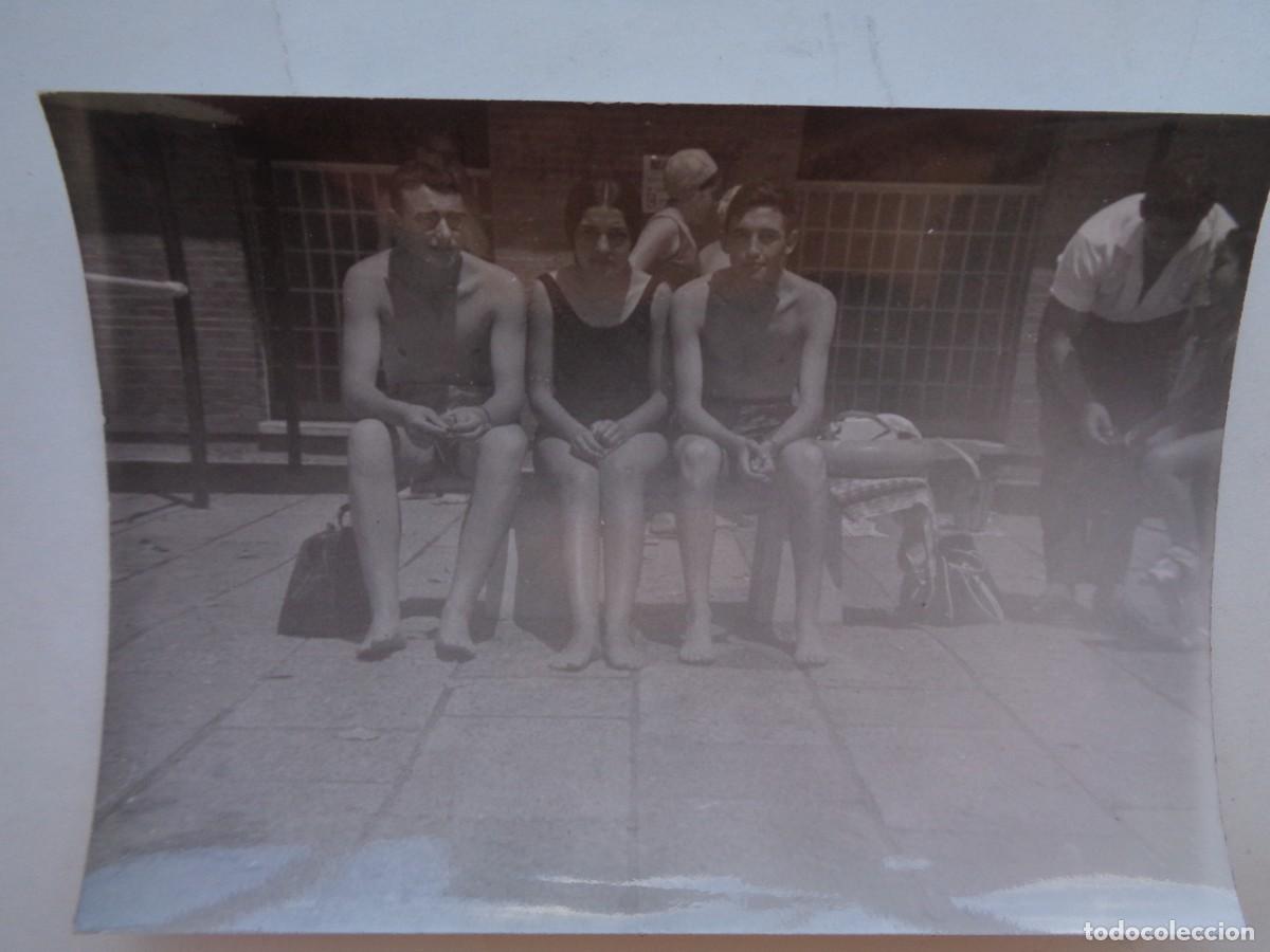 Fotografia antica: FOTO DE JOVENES EN BA&Ntilde;ADOR EN LA PISCINA DEL PARQUE SINDICAL , 1964