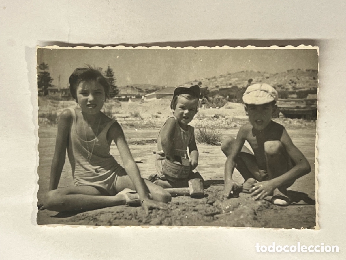 Alte Fotografie: NI&Ntilde;OS.. ALTEA (Alicante) Fotograf&iacute;a Aquellos Veranos en Altea de juegos y playa..