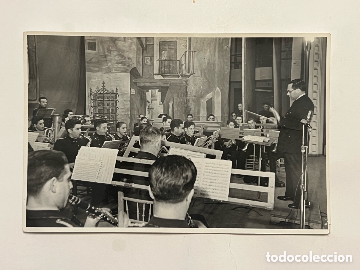 Fotografia antiga: VALENCIA Y LA M&Uacute;SICA.. Banda Municipal por identificar.. Marcha Turca de Mozart.. (a.1951)