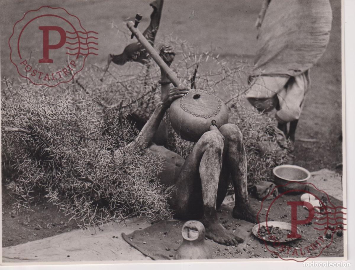 Antique Photography: ASIA. INDIA. INDE. TYPE. A SADHU ON A BED OF THORNS. PHOTO FOTO. +- 21X16CM