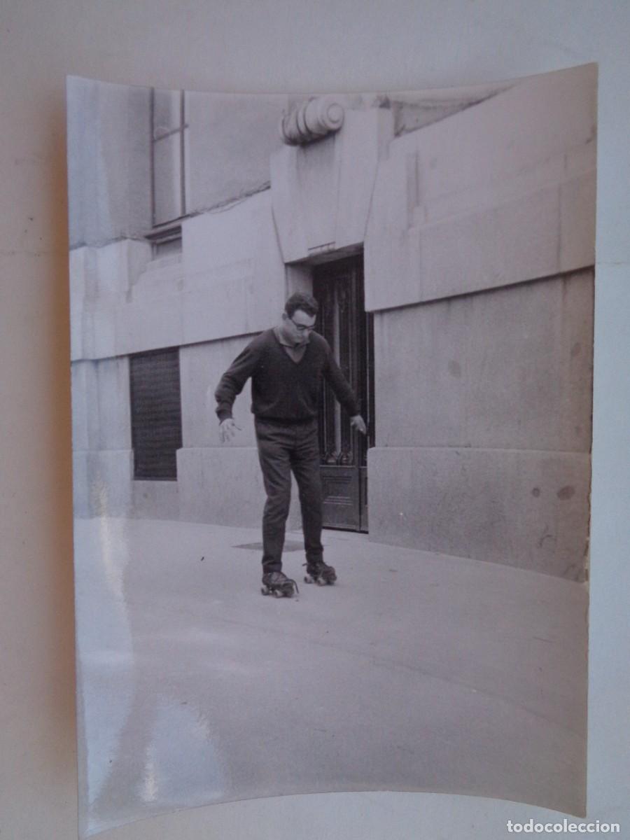 Photographie ancienne: FOTO DE HOMBRE CON PATINES , PATINANDO . 1965