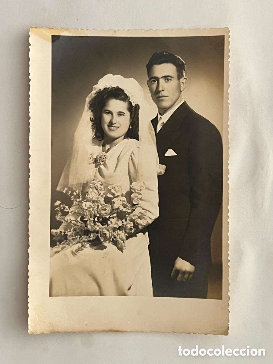 Antique Photography: VALENCIA. Fotograf&iacute;a un d&iacute;a nos vamos de Boda.. (h.1950?) Med&iacute;das: 10,5 x 16 cm.,