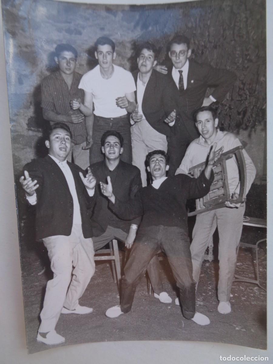Photographie ancienne: FOTO DE JOVENES DE CACHONDEO . DE JAIME GALT&Eacute;S , FIGUERAS . 1963