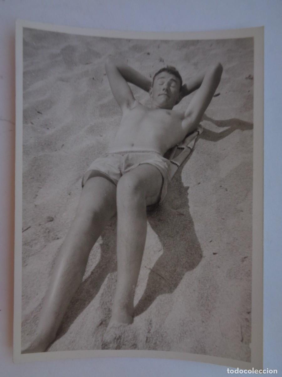 Fotograf&iacute;a antigua: FOTO DE JOVEN EN BA&Ntilde;ADOR EN LA PLAYA , 1964