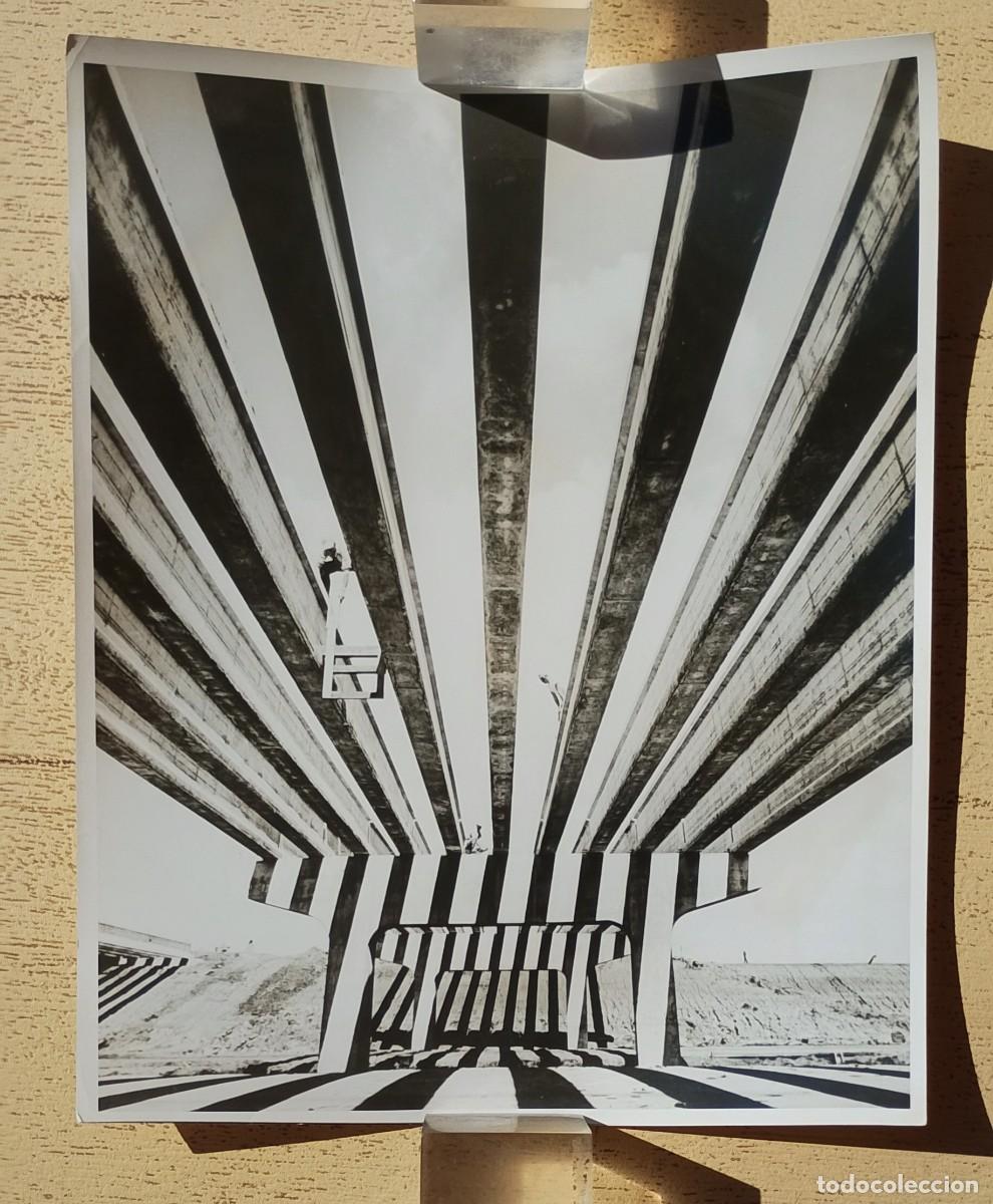 Fotograf&iacute;a antigua: Fotograf&iacute;a de Vigas de Hormig&oacute;n Prefabricadas USIS PHOTO LAB