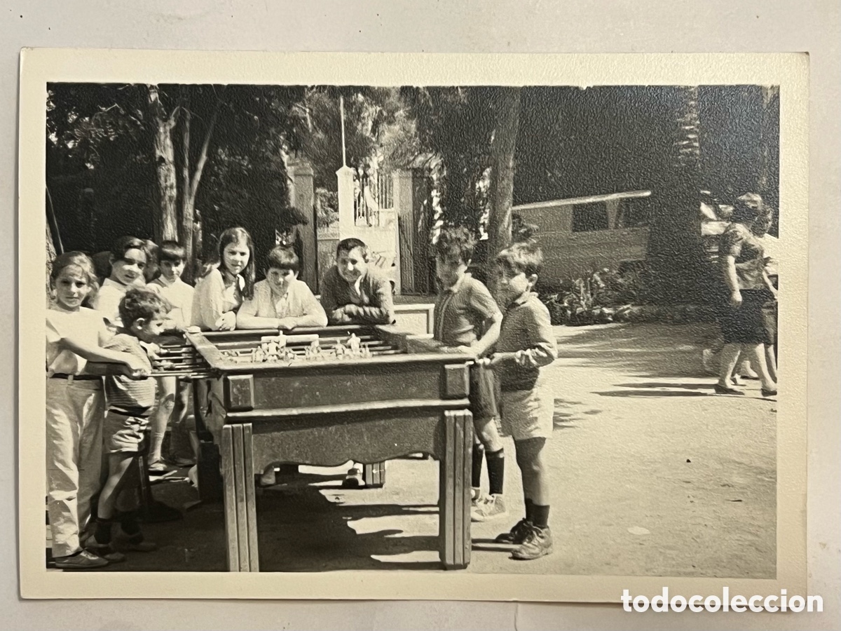 Fotografia antiga: NI&Ntilde;OS Y JUEGOS.. Fotograf&iacute;a Ni&ntilde;os jugando al futbol&iacute;n.. (h.1960?)