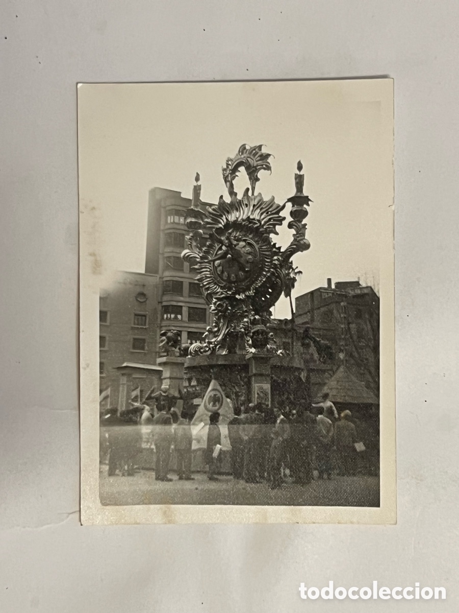 Alte Fotografie: FALLAS VALENCIA Ruzafa-Gran Via.&mdash;La horas del mundo.. Artista V. Pallardo (a.1963)