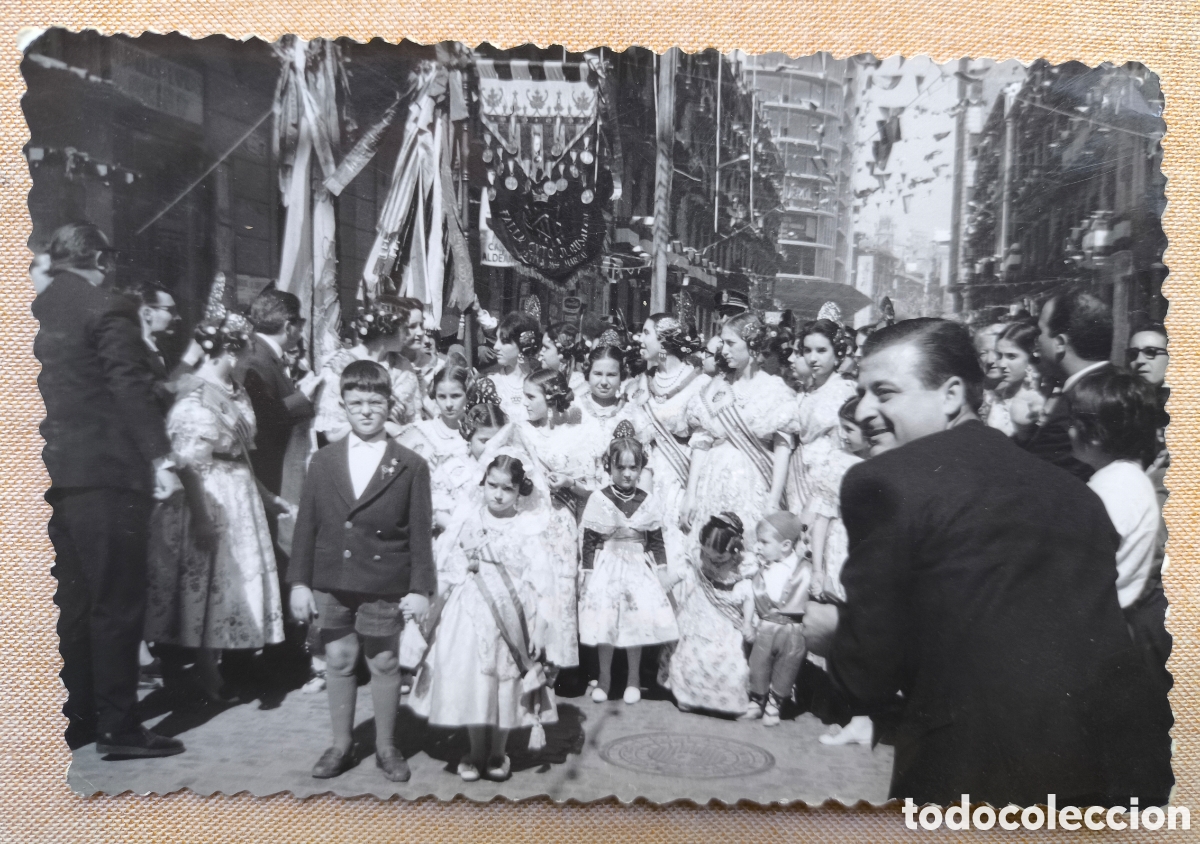 Fotografia antica: FALLERAS COMISI&Oacute;N OFRENDA FOTOGRAF&Iacute;A CONVENTO JERUSAL&Eacute;N FALLAS VALENCIA 1963