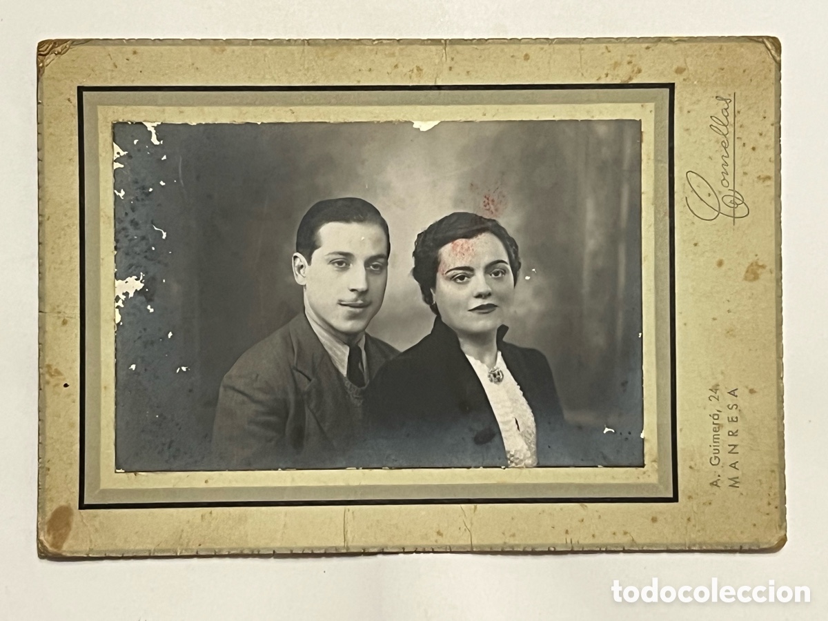Fotografia antiga: MANRESA. Retrato de pareja. Foto Comellas (h.1930?) Med&iacute;das: 11,5 x 17 cm.