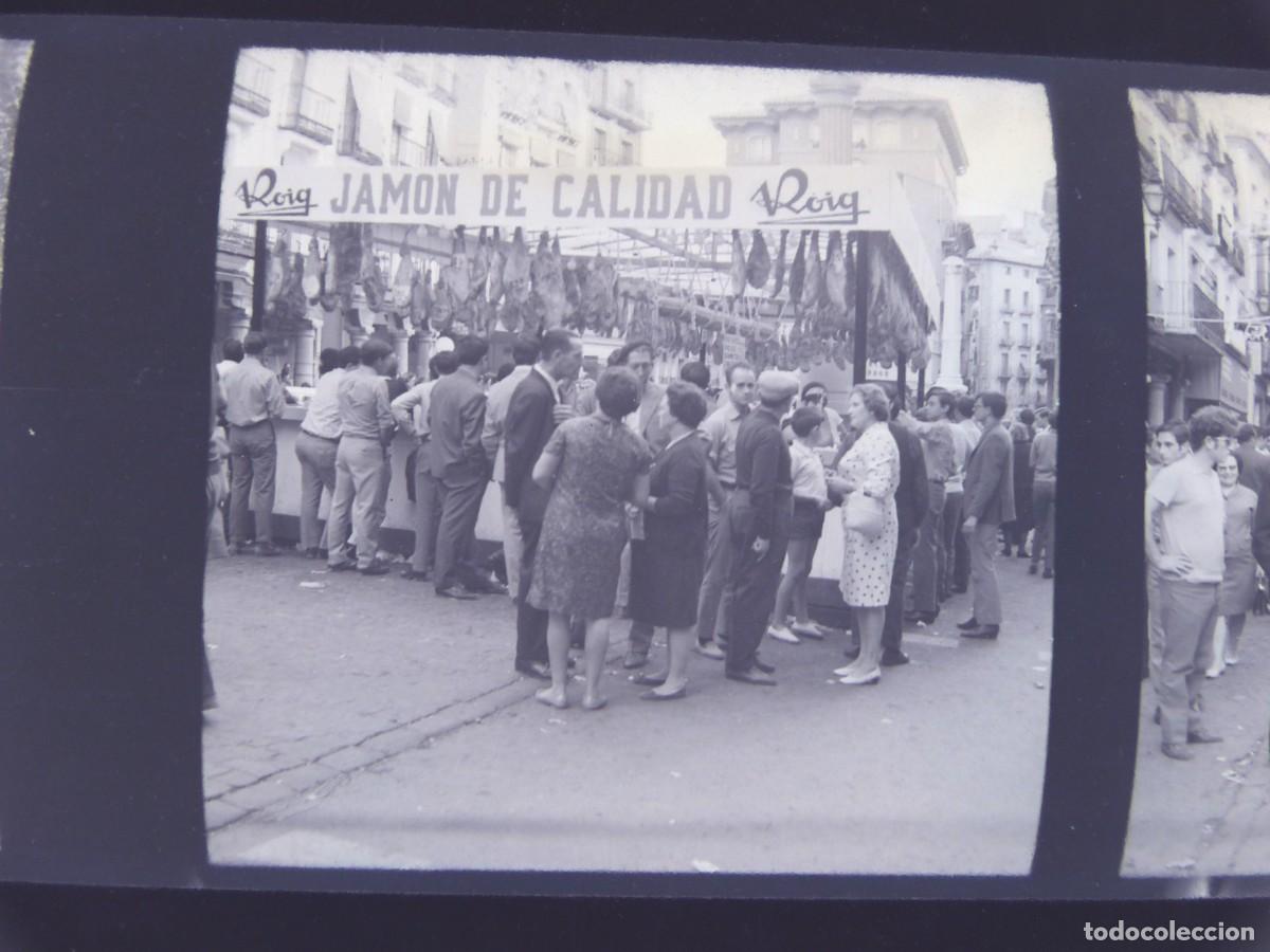 Fotografia antiga: CAMARENA, TOLEDO, DIA DEL JAMON - 11 ANTIGUOS CLICHES NEGATIVOS DE 6x6 cm EN CELULOIDE - A&Ntilde;O 1972