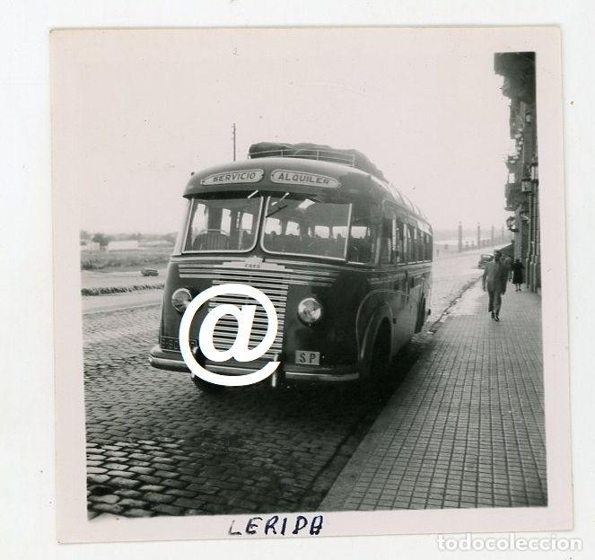 Fotografia antica: FOTO AUTOCAR FORD MATRICULA BARCELONA A&Ntilde;OS 50 LLEIDA