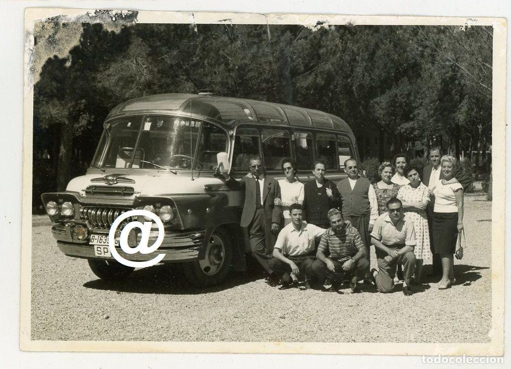 Alte Fotografie: FOTO AUTOCAR PANORAMICO MATRICULA BARCELONA A&Ntilde;OS 60