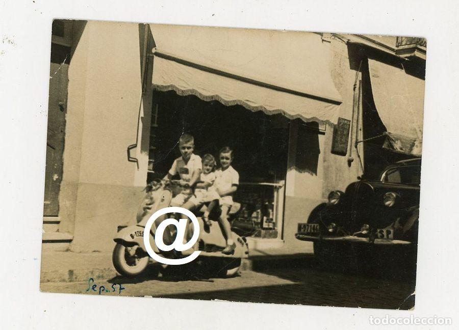Fotograf&iacute;a antigua: FOTO MOTO SCOOTER LAMBRETTA MATRICULA BARCELONA A&Ntilde;O 1957