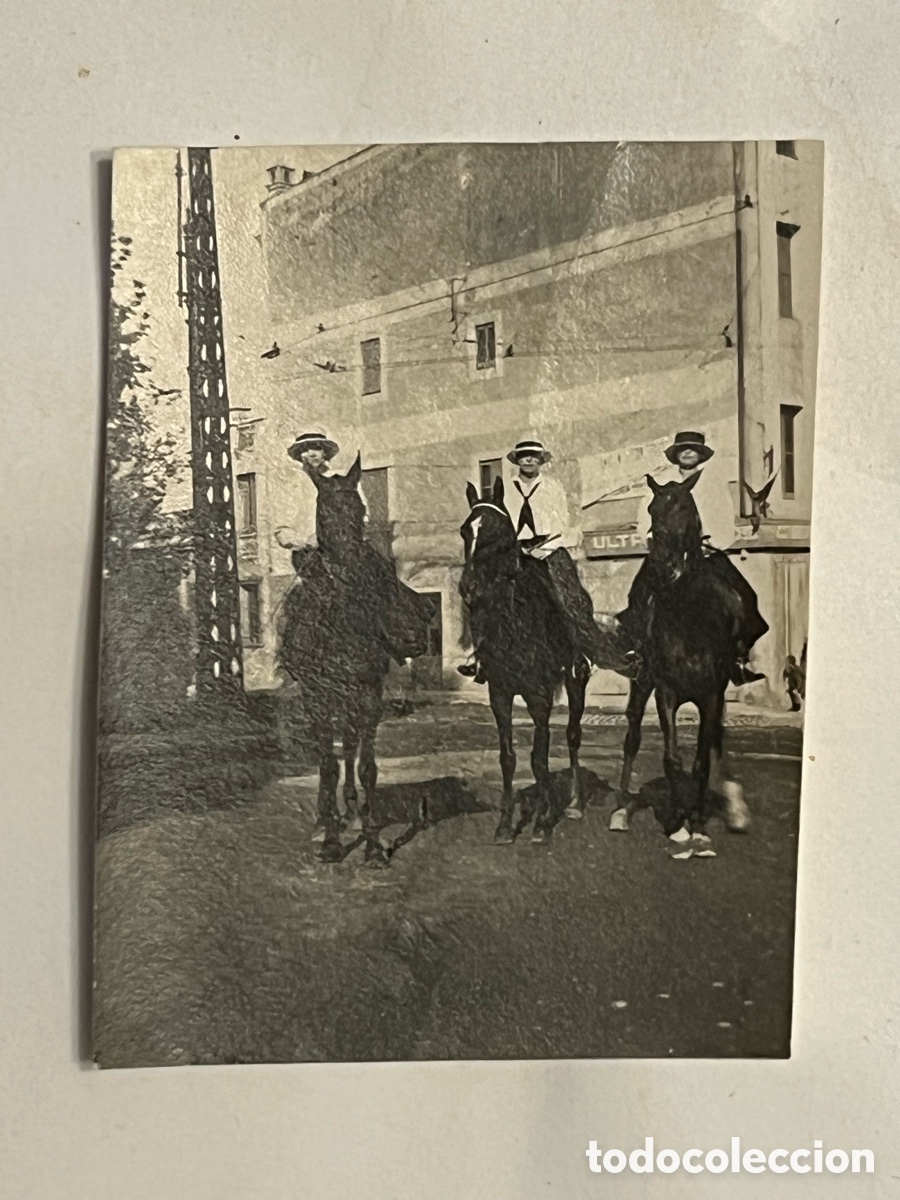 Photographie ancienne: TRES JINETES.. Caballos, H&iacute;pica.. Fotograf&iacute;a antigua.. (h.1920?) Medidas: 6 x 8 cm