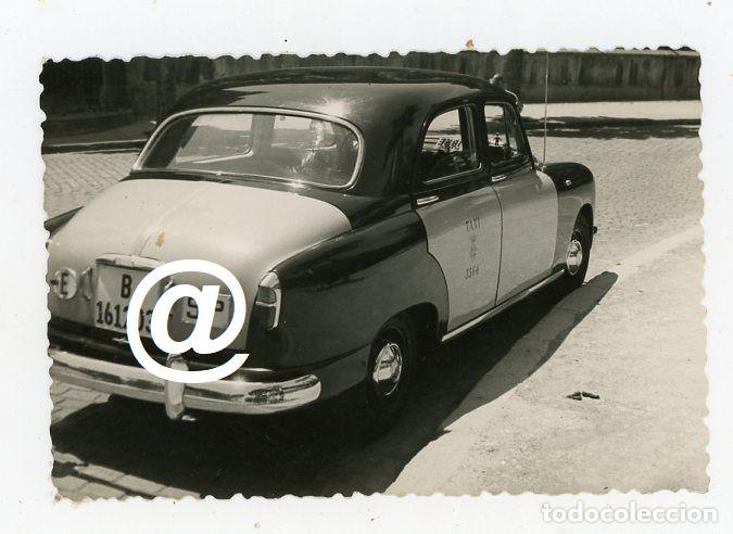 Fotograf&iacute;a antigua: FOTO COCHE TAXI SEAT 1400 BARCELONA