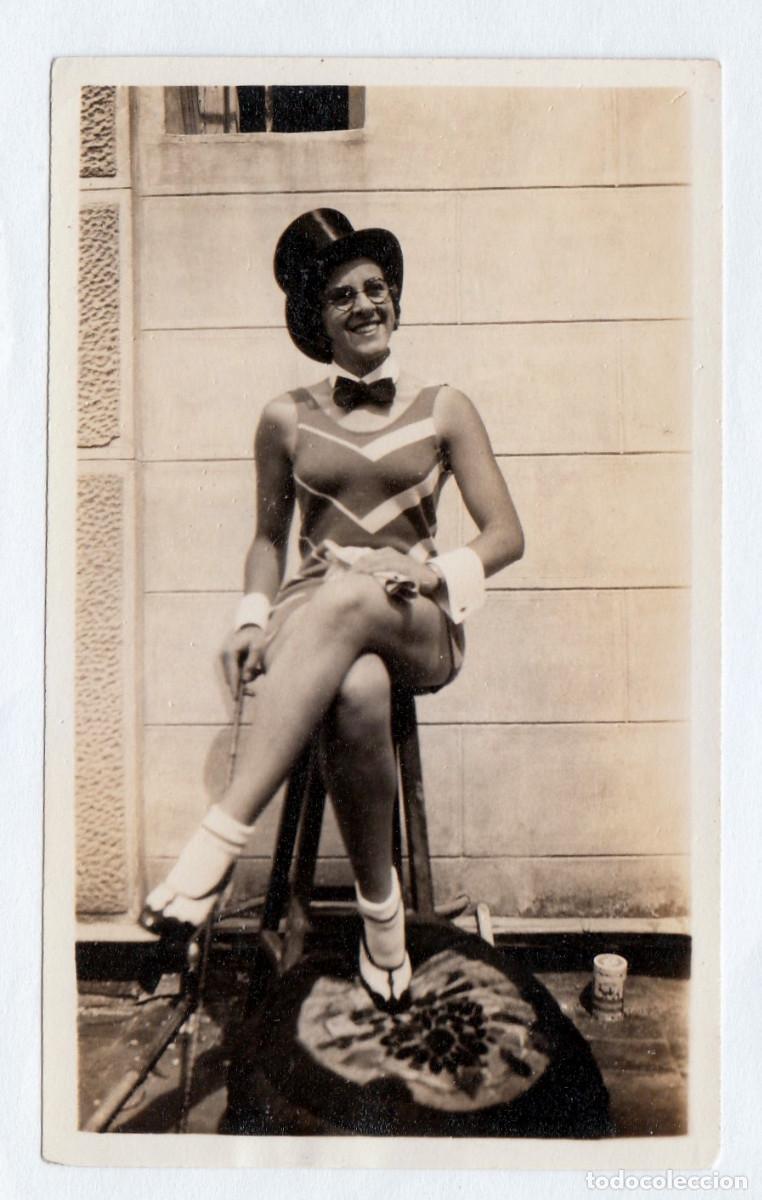 Photographie ancienne: Preciosa foto. Guapa chica con chistera y pajarita. Cabaretera. Bailarina claqu&eacute; Jazz. A&ntilde;os 20-30 bm