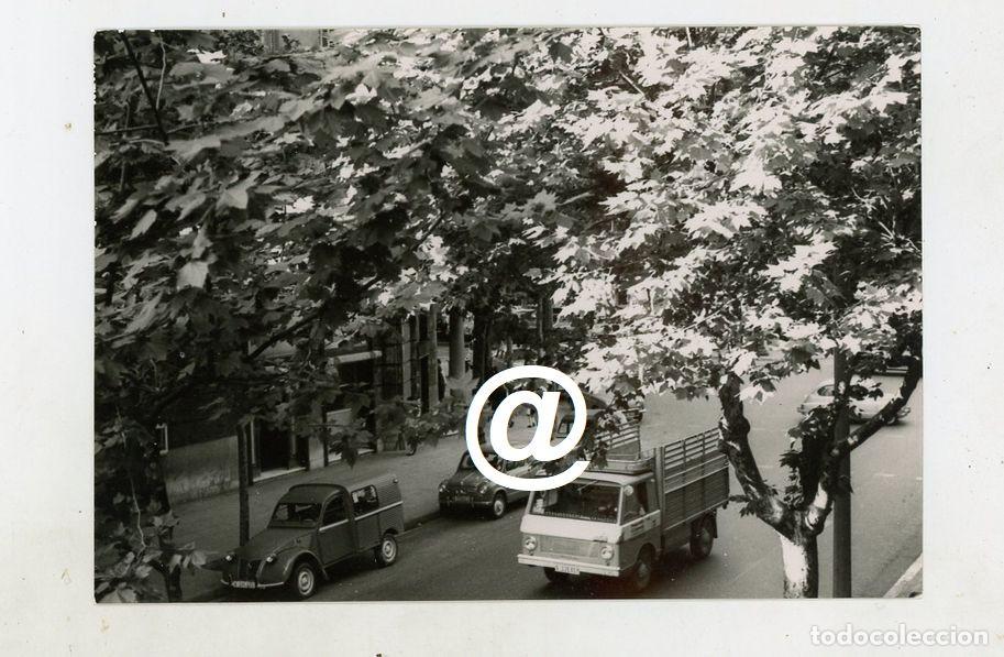 Photographie ancienne: FOTO BARCELONA VEHICULO JEEP CAMPEADOR FURGONETA CITROEN 2CV COCHE SEAT 600 A&Ntilde;OS 60