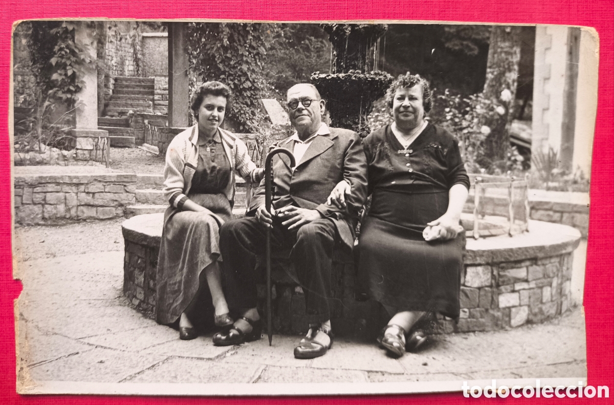 Alte Fotografie: RIBES DE FRESER FONT DEL SORTIDOR FOTOGRAF&Iacute;A RETRATO FAMILIAR C. 1950