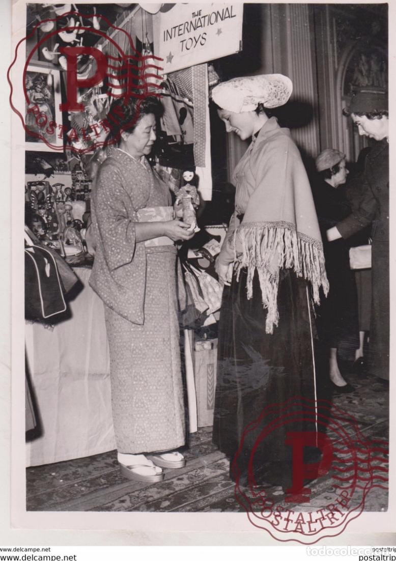 Photographie ancienne: OPENING OF YWCA CHRISTMAS FAIR MRS GERALD LEGGE HYDE PARK HOTEL JAPANESE AMBASSADER LOND JAPON