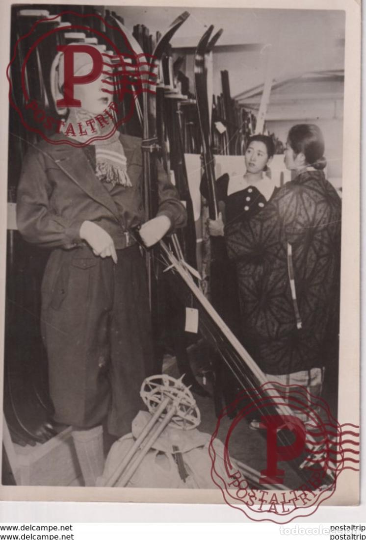 Photographie ancienne: KIMONO IM SKIGESCH&Auml;FT OSAKA 1939 WW2 WORLD WAR 18*13CM PRESS FOTO JAPON CHINE CHINA JAPAN