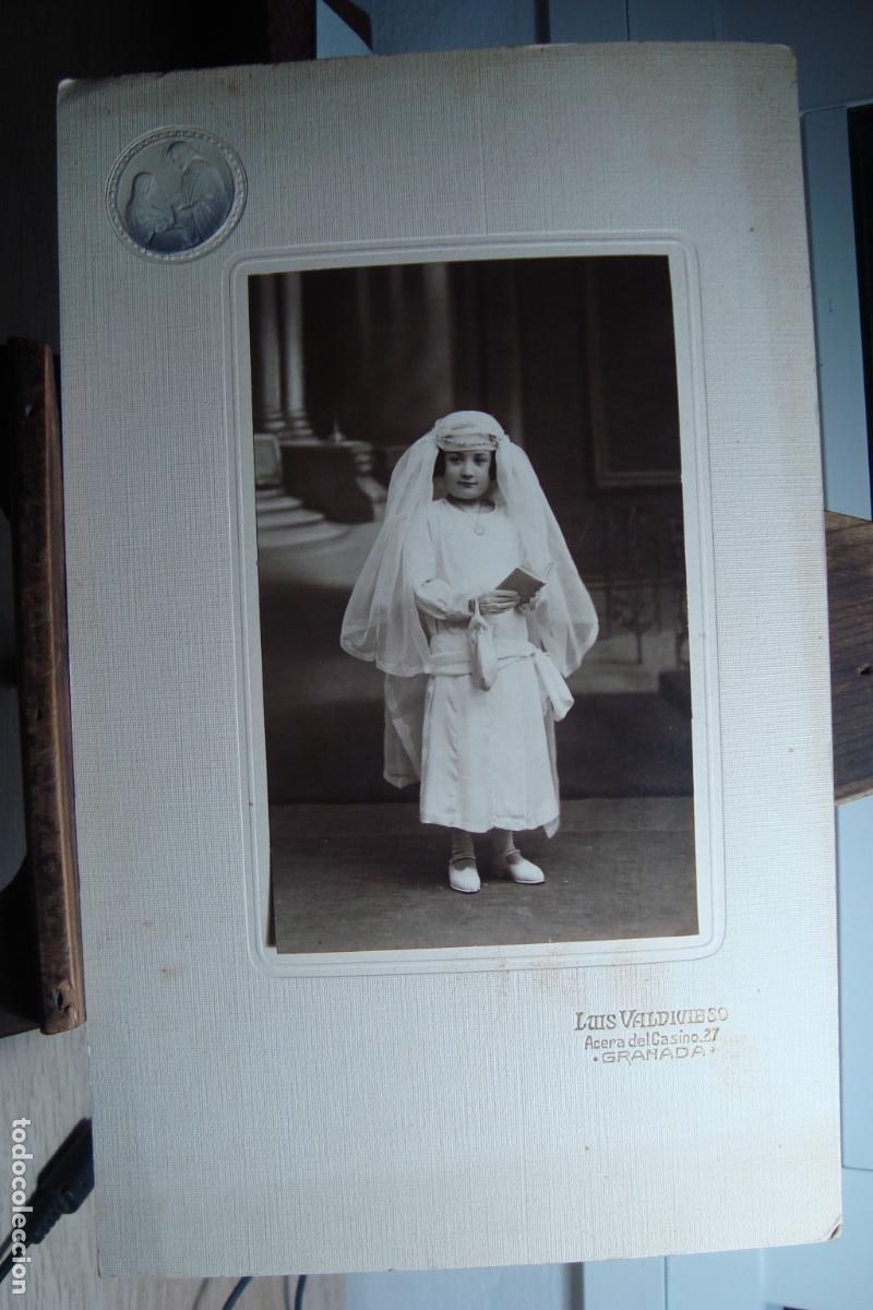 Fotograf&iacute;a antigua: ANTIGUA FOTOGRAFIA NI&Ntilde;A EN PRIMERA COMUNION. FOTO LUIS VALDIVIESO GRANADA PPIOS DEL XX.