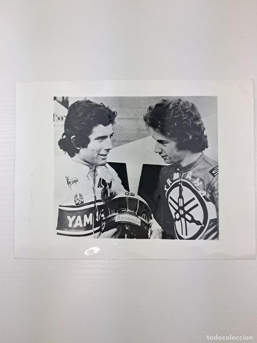 Fotograf&iacute;a antigua: Foto in b/n - Il motociclista pilota venezuelano Johnny Cecotto e Giacomo Agostini Johnny Alberto