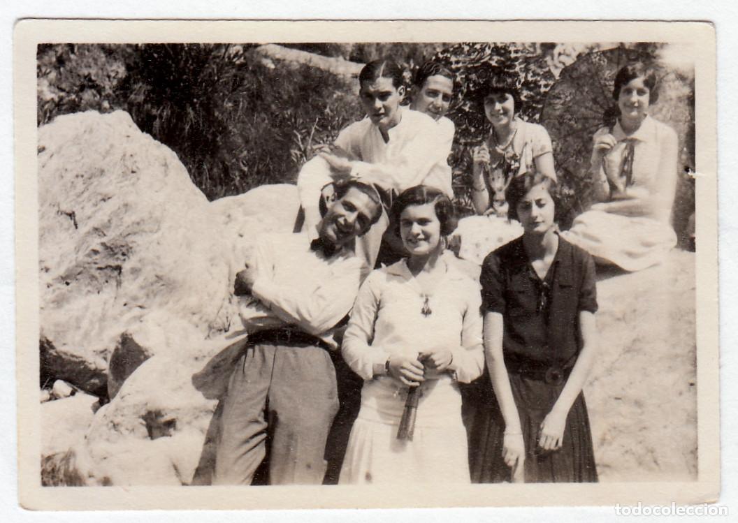 Fotograf&iacute;a antigua: Grupo de amigos de excursi&oacute;n. A&ntilde;os 20 bm