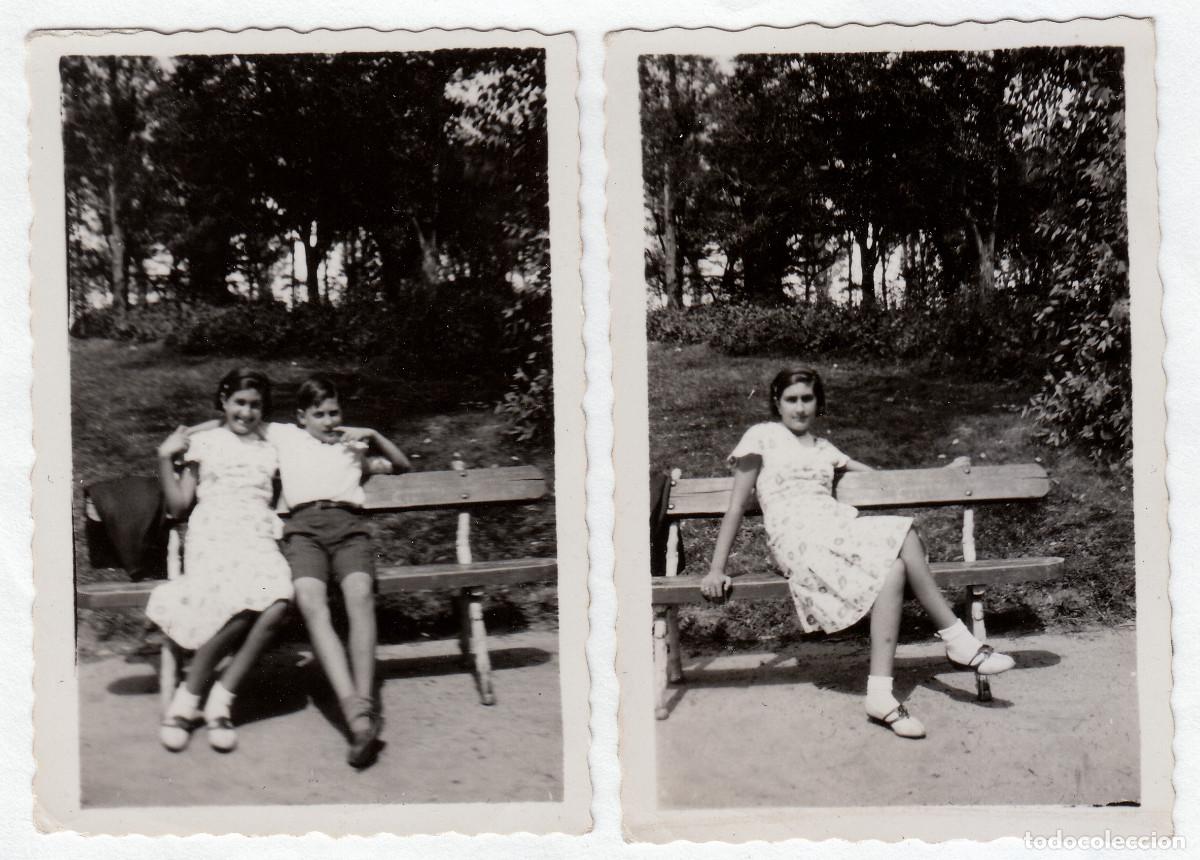 Fotograf&iacute;a antigua: 2 fotos. Amigos sentados en un banco. A&ntilde;os 30-40 bm