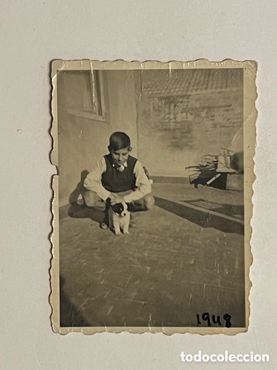 Fotograf&iacute;a antigua: NI&Ntilde;OS. Fotograf&iacute;a mi primer cachorro.. Verano de 1948, Medidas: 4,5 x 6 cm.,