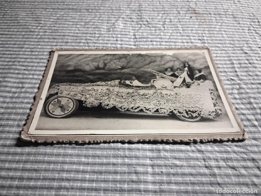 Fotograf&iacute;a antigua: Fotograf&iacute;a Coche adornado con colcha de ganchillo o similar para una celebraci&oacute;n. S&oacute;ller. Mallorca.
