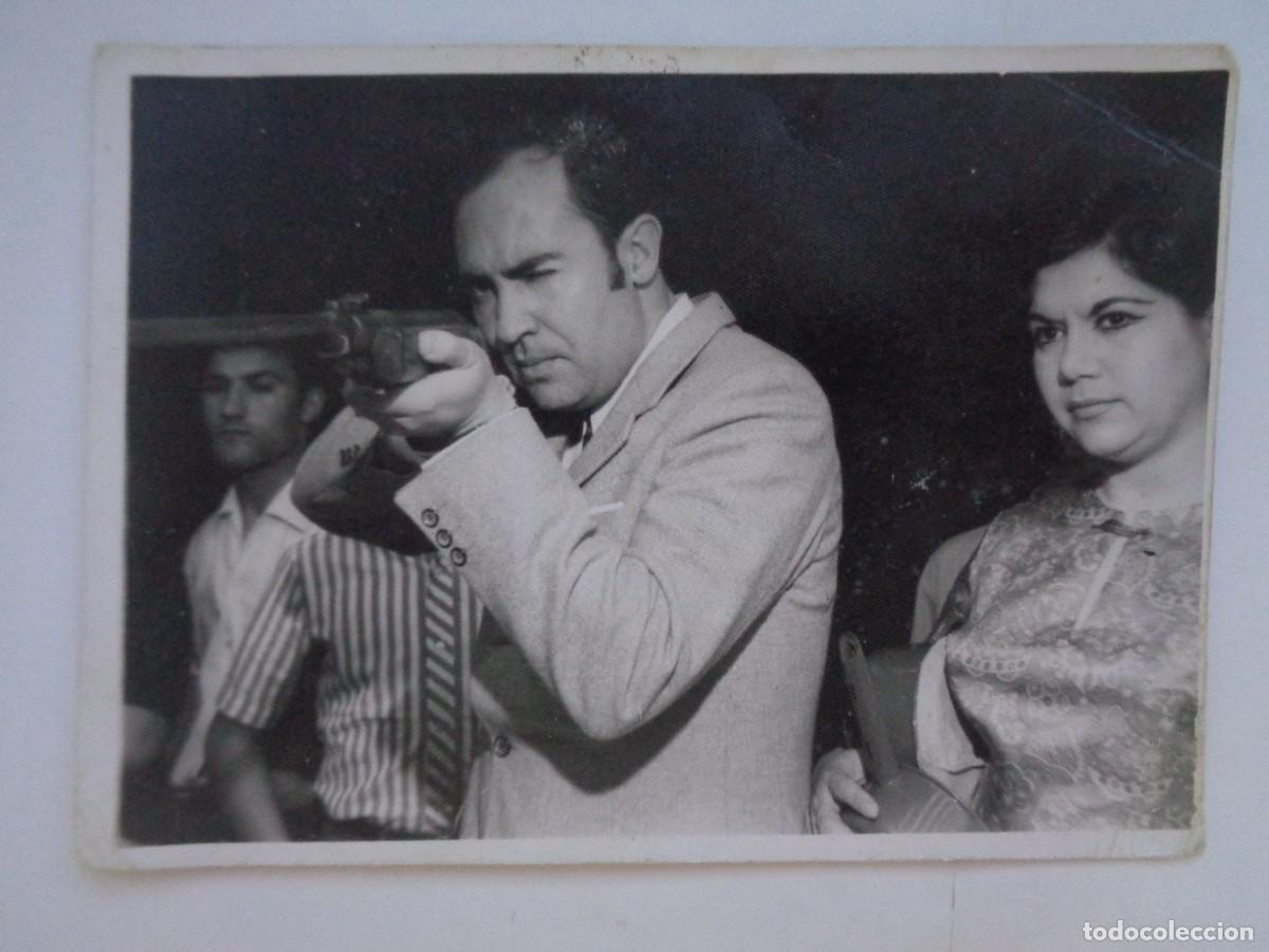 Fotograf&iacute;a antigua: MINUTERO DE FERIA : SE&Ntilde;OR DISPARANDO EN LA BARRACA DE LOS TIROS