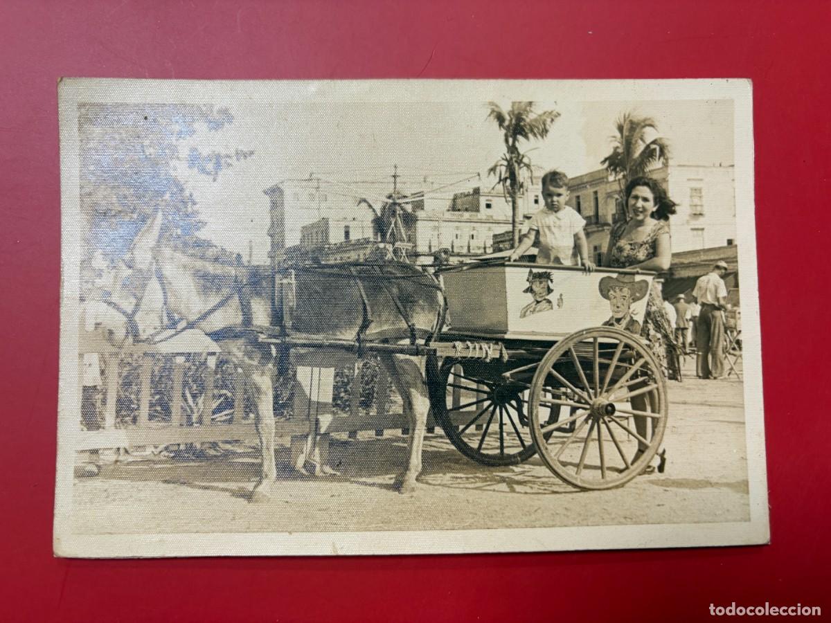 Fotograf&iacute;a antigua: FOTOGRAF&Iacute;A - MUJER CON NI&Ntilde;O EN CARRUAJE TIRADO POR CABALLO - ESCENA CALLEJERA - CUBA
