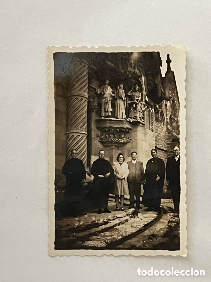Fotograf&iacute;a antigua: SAGRADA FAMILIA Barcelona Fotograf&iacute;a hist&oacute;rica. Fachada de la Natividad. Visita Sacerdotes (h.1930?)
