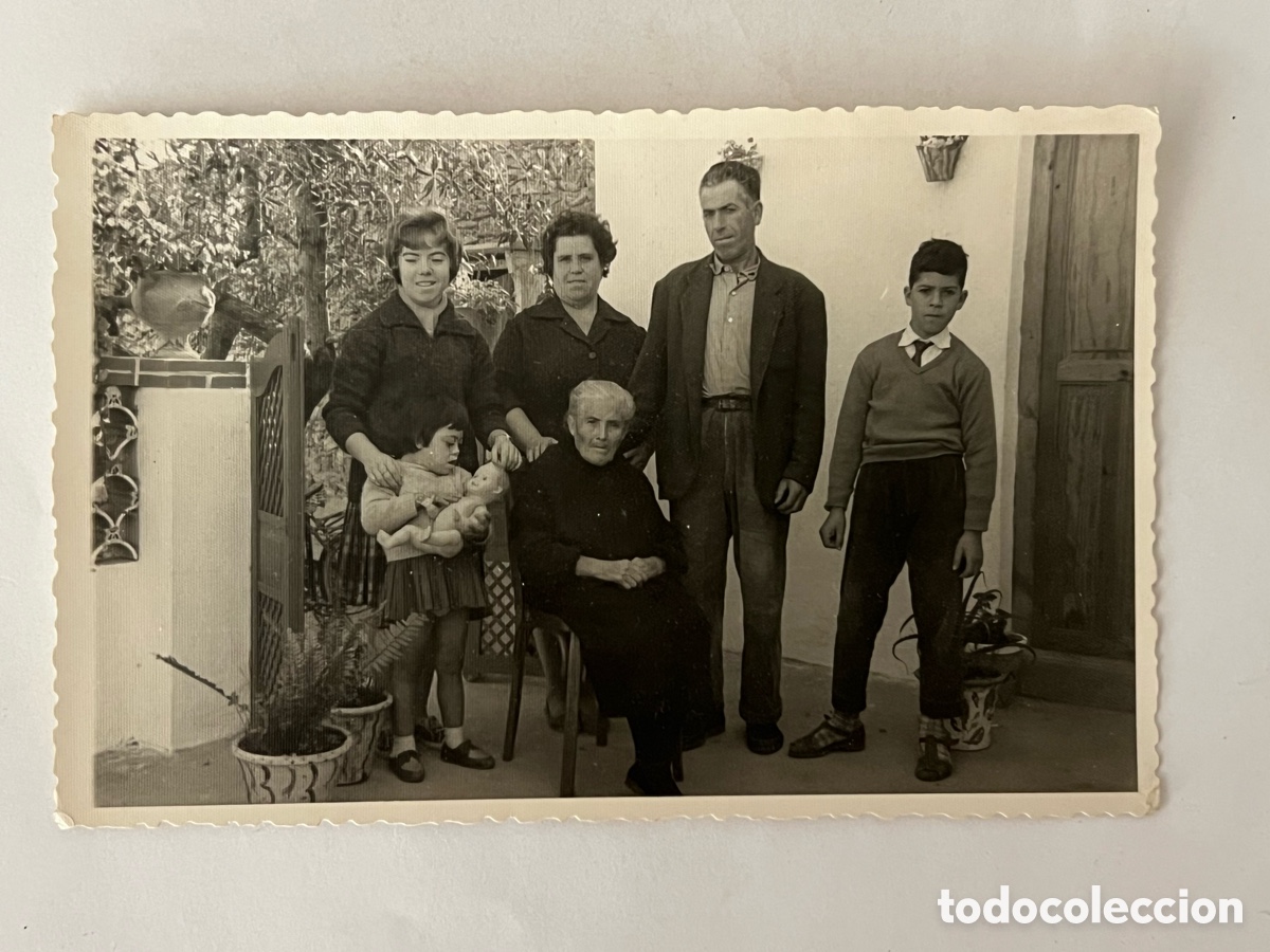 Fotograf&iacute;a antigua: ALBERIQUE (Valencia. Fotograf&iacute;a familiar Tres generaciones de mujeres.. 8 de Diciembre de 1961