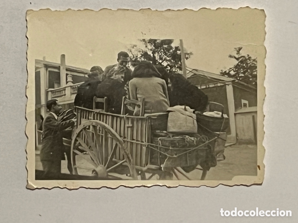 Fotograf&iacute;a antigua: VALENCIA DESAPARECIDA&hellip; Amb el carro i l&rsquo;aca.. lugar por identificar.. (h.1945?)