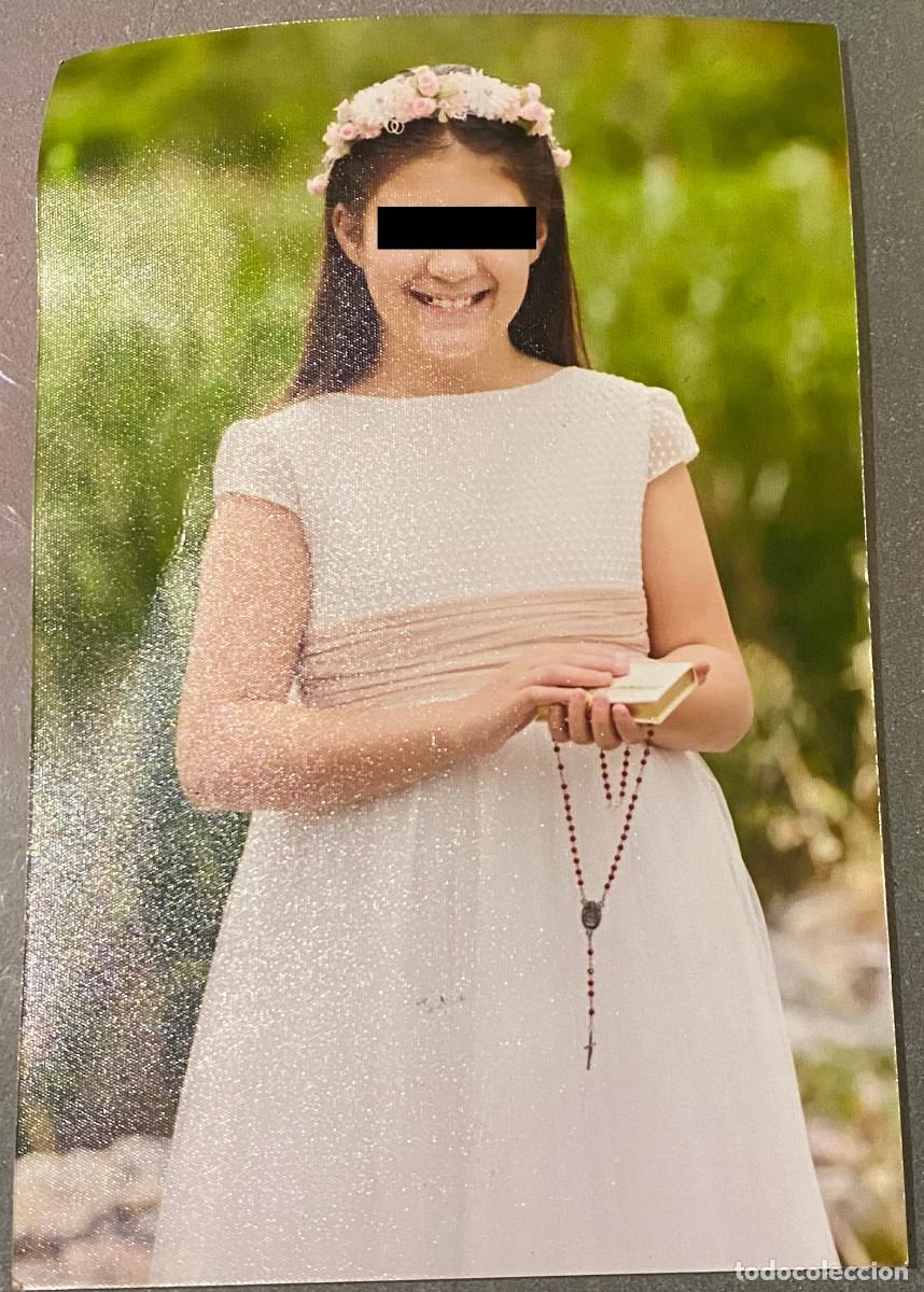 Fotograf&iacute;a antigua: Fotograf&iacute;a conmemorativa de ni&ntilde;a en ceremonia de Primera Comuni&oacute;n. A&ntilde;os 2010. Nueva.