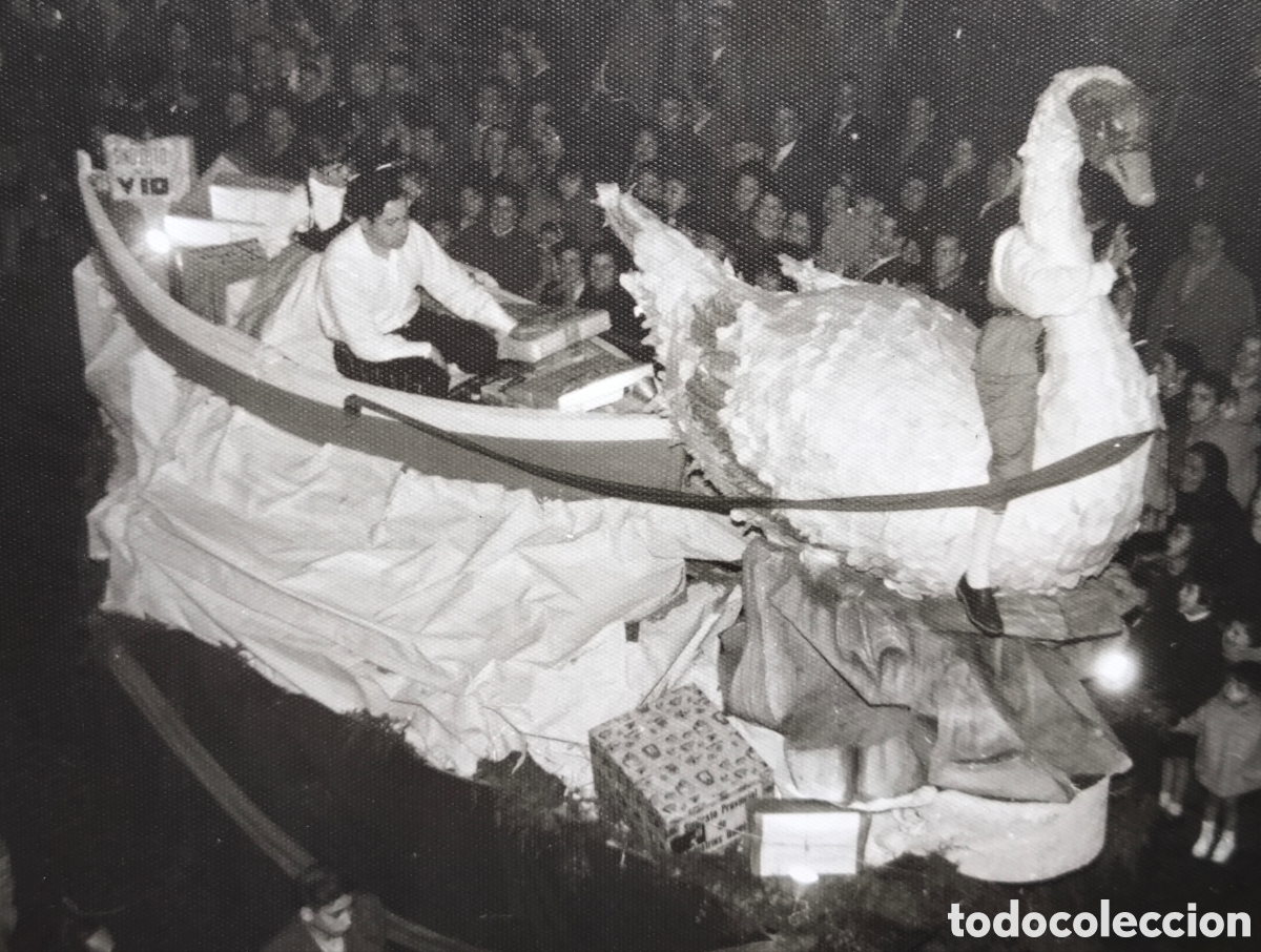 Fotograf&iacute;a antigua: ZARAGOZA CABALGATA DE REYES CARROZA CISNE FOTOGRAF&Iacute;A C. 1965