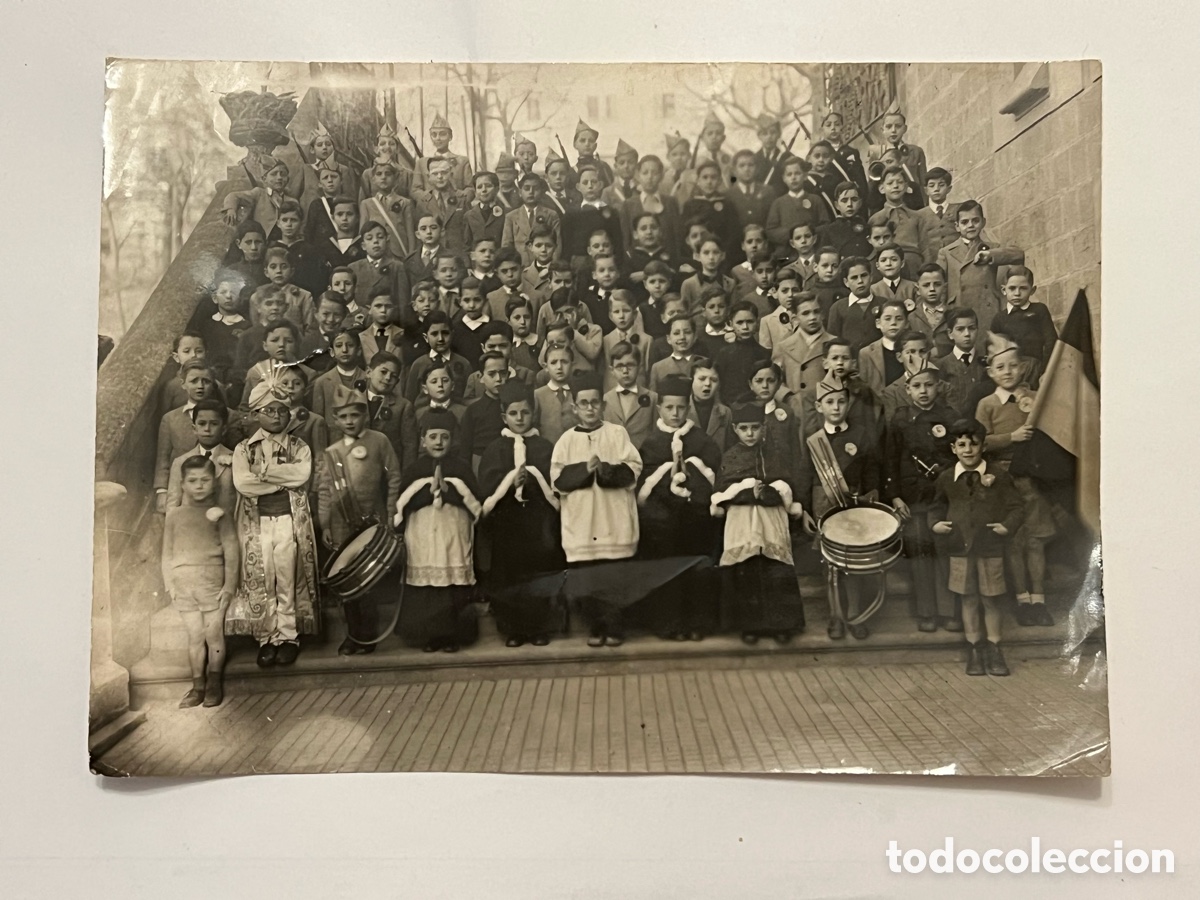 Fotograf&iacute;a antigua: BARCELONA Recuerdo Escolar. Sarri&agrave; Sant Gervasi ? Funci&oacute;n o desfile escolar.. Postguerra Civil