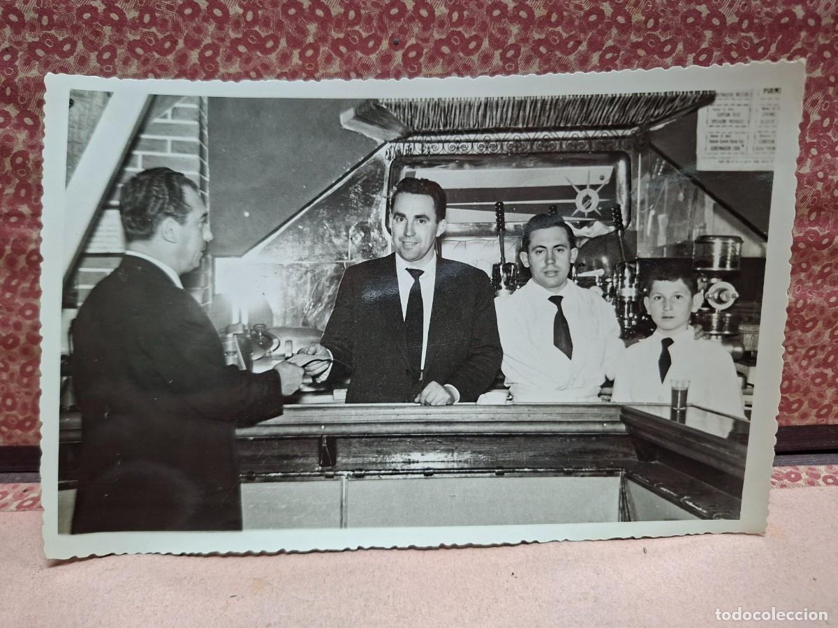 Fotograf&iacute;a antigua: ANTIGUA FOTOGRAFIA INTERIOR COMERCIO BAR SELLO ALBA MURCIA